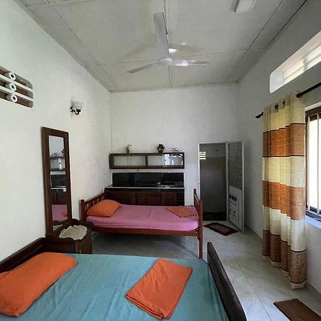 Rockstel Towers Backpacker Hostel Unawatuna Exterior photo