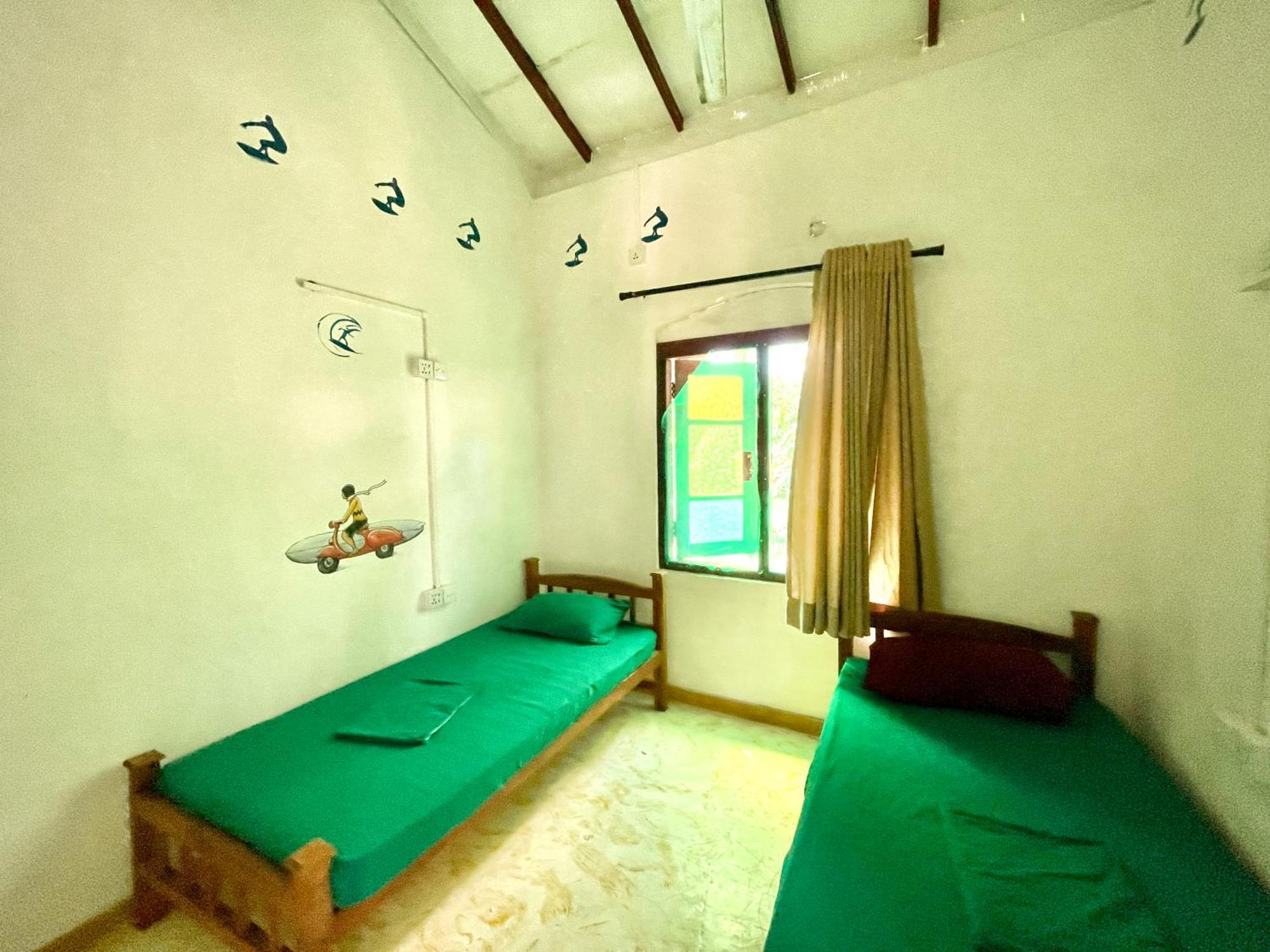 Rockstel Towers Backpacker Hostel Unawatuna Exterior photo