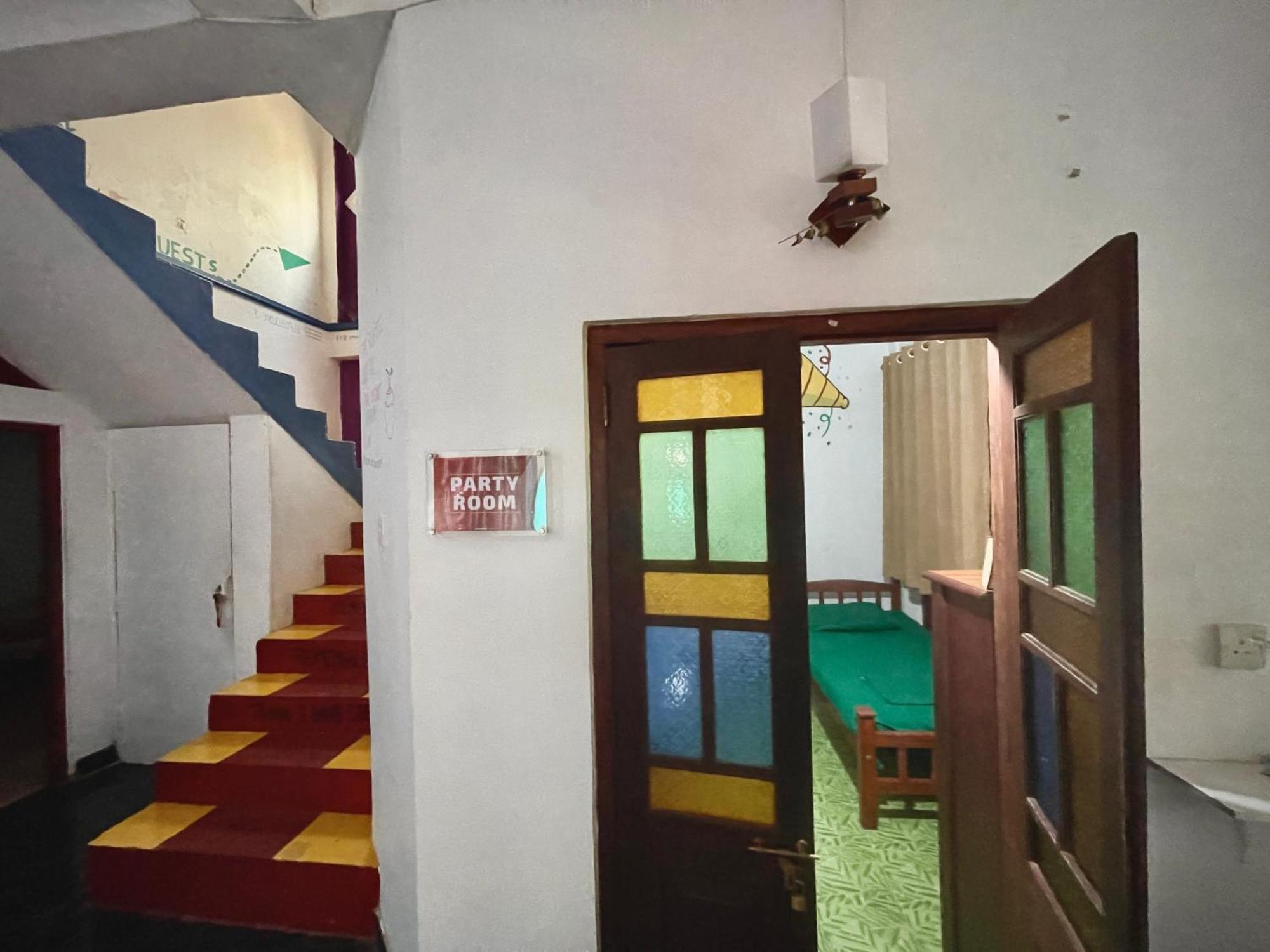 Rockstel Towers Backpacker Hostel Unawatuna Exterior photo