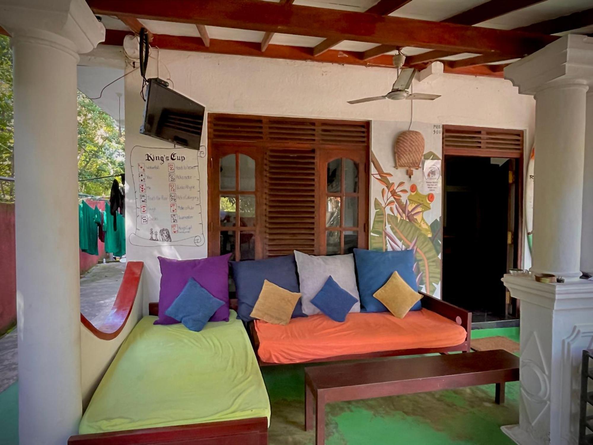 Rockstel Towers Backpacker Hostel Unawatuna Exterior photo