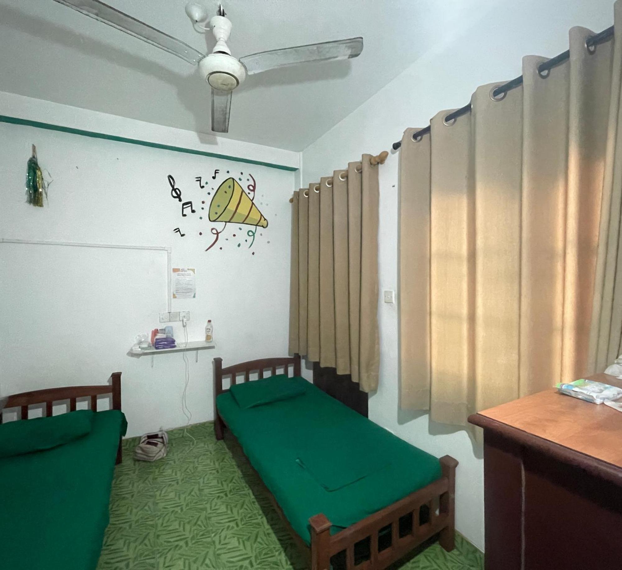 Rockstel Towers Backpacker Hostel Unawatuna Exterior photo
